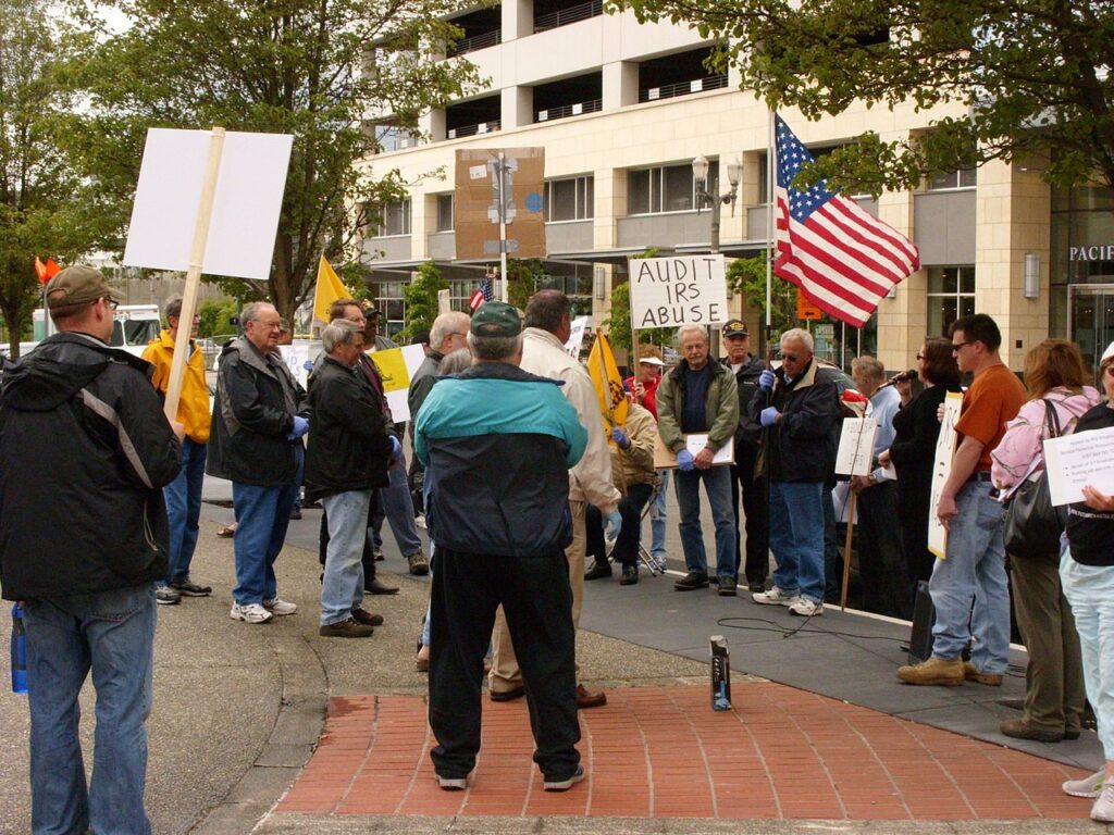 Conservative group protesting IRS audit controversy, 2013